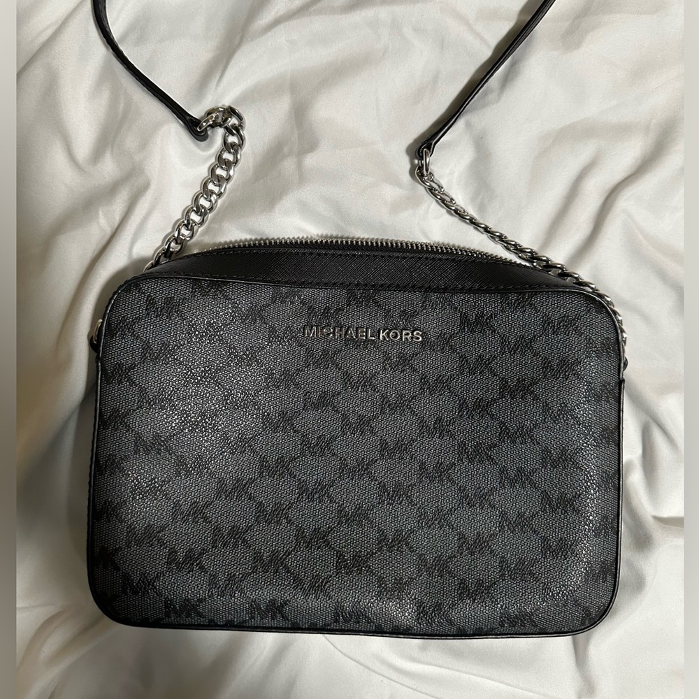 {MICHAEL KORS} JET SET LOGO CROSSBODY BAG